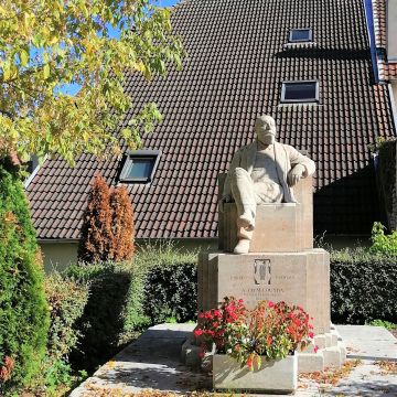 Statue Charles Couyba